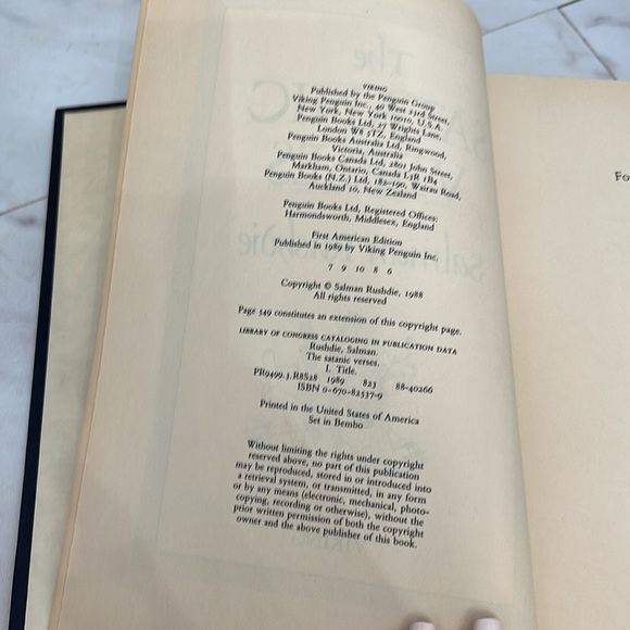1st American Edition Hardcover The Satanic Verses - Picture 8 of 9